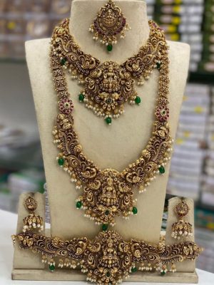 HISTORY-OF-INDIAN-JEWELLERY-TEMPLE-JEWELLERY-SET